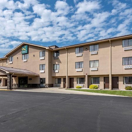 Quality Inn & Suites Warren Esterno foto