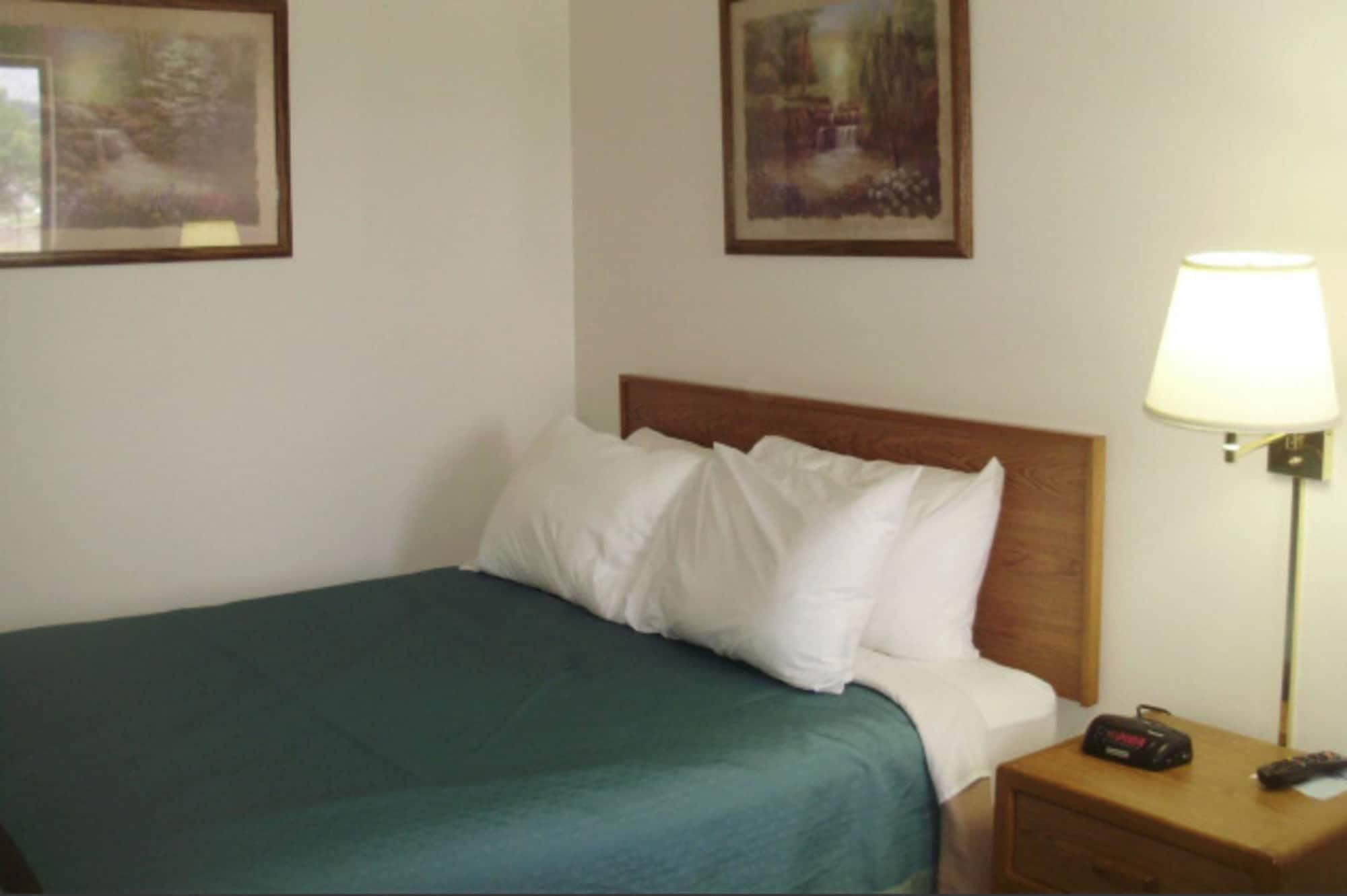 Quality Inn & Suites Warren Esterno foto