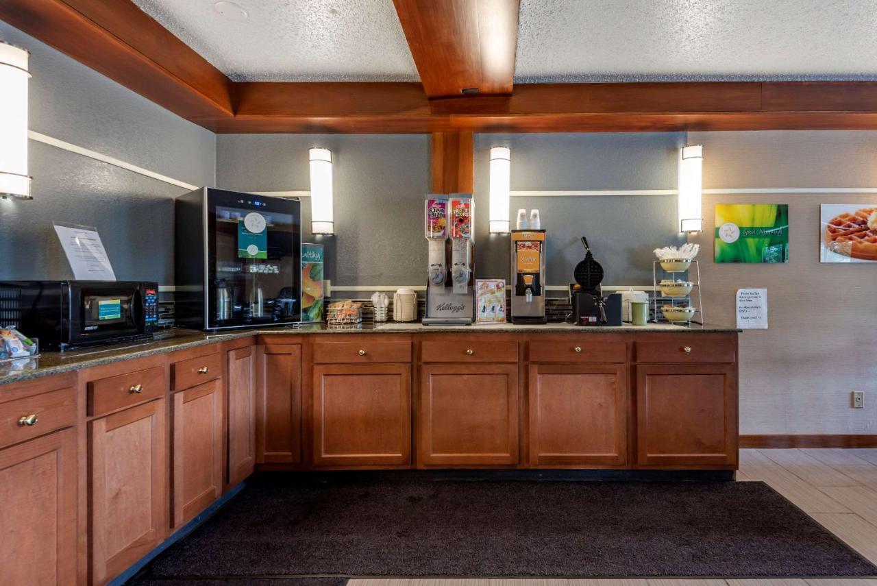 Quality Inn & Suites Warren Esterno foto