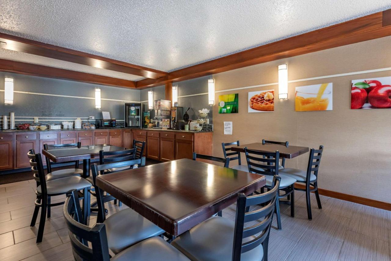 Quality Inn & Suites Warren Esterno foto