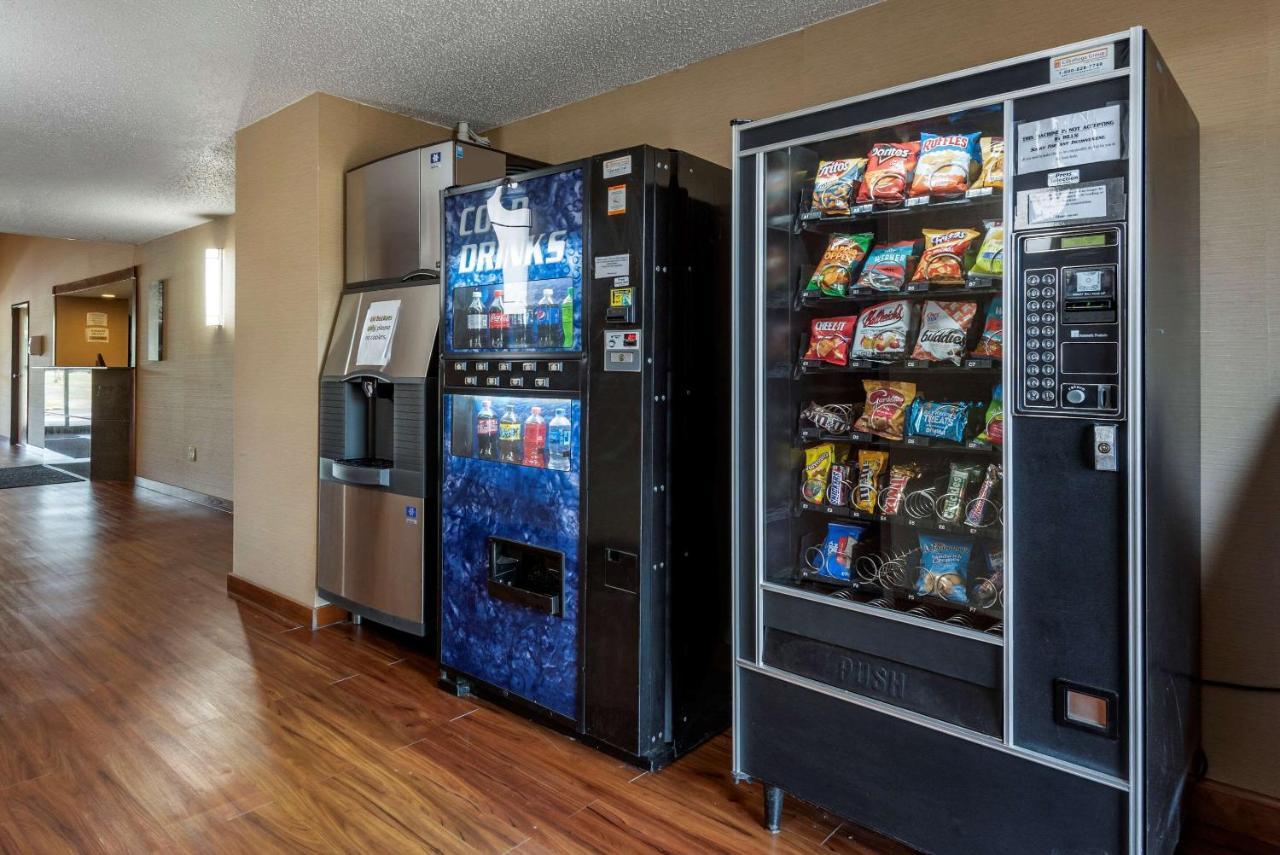 Quality Inn & Suites Warren Esterno foto