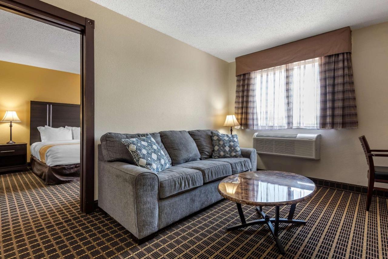 Quality Inn & Suites Warren Esterno foto
