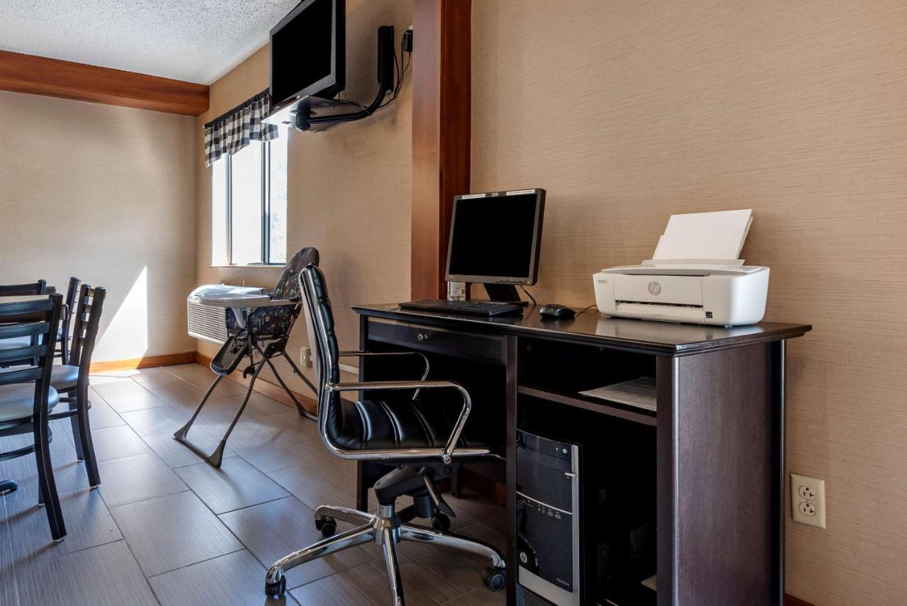 Quality Inn & Suites Warren Esterno foto