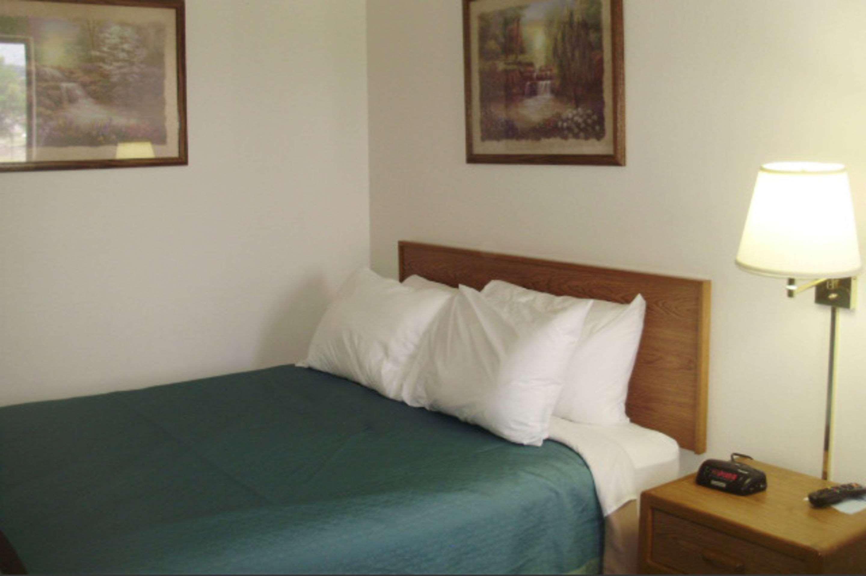 Quality Inn & Suites Warren Esterno foto