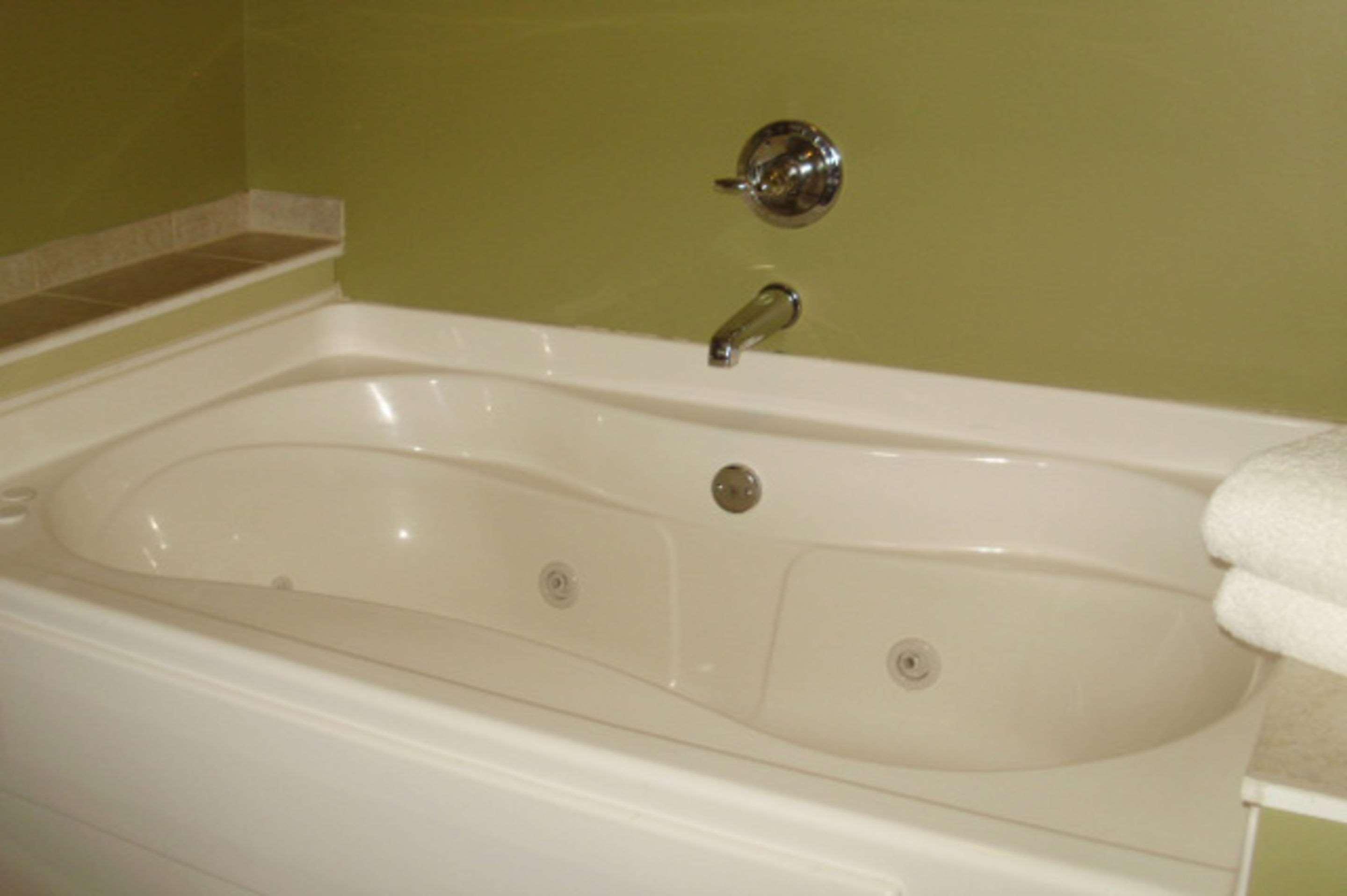 Quality Inn & Suites Warren Esterno foto
