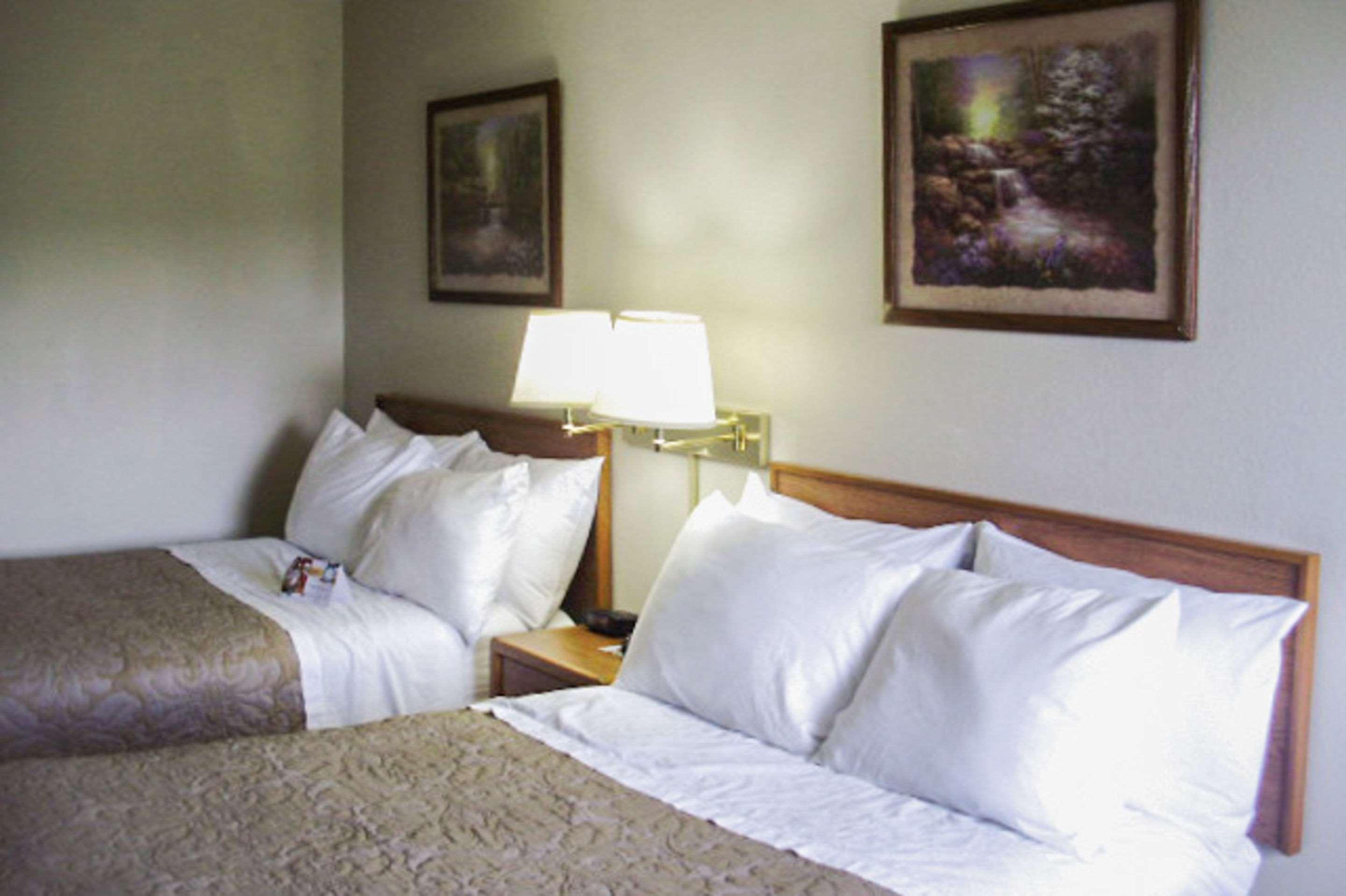 Quality Inn & Suites Warren Esterno foto