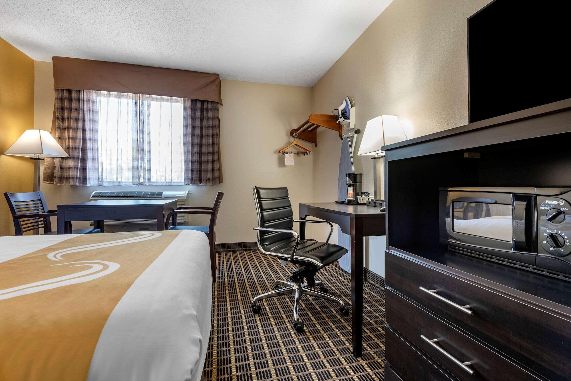 Quality Inn & Suites Warren Esterno foto